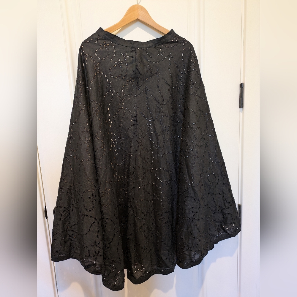 ⭐ Saks Fifth Avenue Folio Collection Chic Black Eyelet A-Line Skirt Sz 6